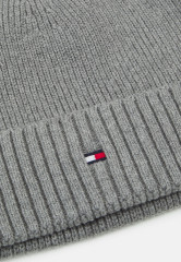 Tommy Hilfiger ESSENTIAL FLAG BEANIE UNISEX Beanie mid grey heather ESSENTIAL FLAG BEANIE UNISEX Шапочка средний серый вереск