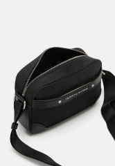 Tommy Hilfiger CENTRAL REPREVE REPORTER UNISEX Across body bag black CENTRAL REPREVE REPORTER UNISEX Сумка через плечо черный