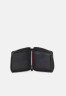 Tommy Hilfiger PREMIUM HANGING WALLET UNISEX Wallet natural ПОДВЕСНОЙ КОШЕЛЕК ПРЕМИУМ УНИСЕКС Бумажник естественный
