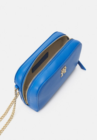 Tommy Hilfiger FEMININE CROSSOVER Across body bag iconic blue FEMININE CROSSOVER Сумка через плечо знаковый синий
