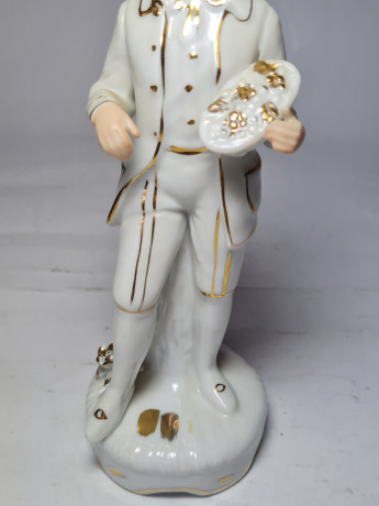 Статуэтка винтажная фарфоровая Richard Ginori "Мужчина в бело-золотом костюме с цветами", 18,5 x 7 см, Германия, 1960-70гг.