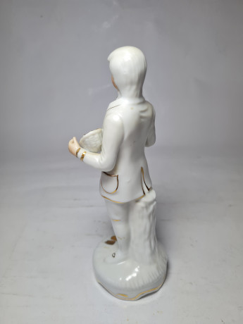 Статуэтка винтажная фарфоровая Richard Ginori "Мужчина в бело-золотом костюме с цветами", 18,5 x 7 см, Германия, 1960-70гг.