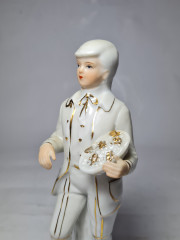 Статуэтка винтажная фарфоровая Richard Ginori "Мужчина в бело-золотом костюме с цветами", 18,5 x 7 см, Германия, 1960-70гг.
