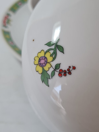 Масленка винтажная Porcelaine Fine DE Boheme, Epiag D.F., белый фарфор с разноцветным цветочным декором, 17,5 x 10 см, Чехословакия, 1960-70гг.