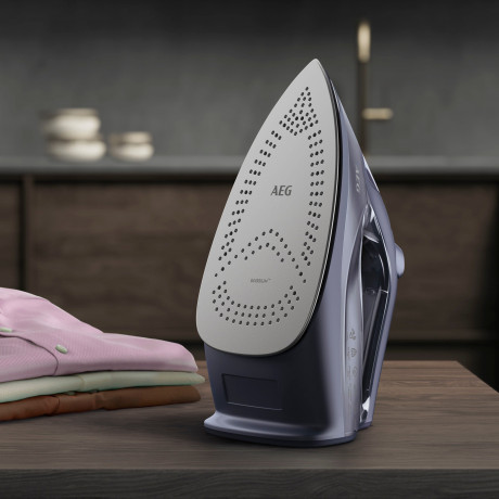 AEG AEG Dampfbugeleisen SI6-1-4MN, 2500 W, Anti-KalkSystem, Restwarmeanzeige, 200 g Dampfstoss  Паровой утюг AEG СИ6-1-4МН, 2500 Вт, система защиты от накипи, индикатор остаточного тепла, паровой удар 200 г.