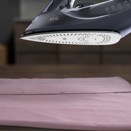 AEG AEG Dampfbugeleisen SI6-1-4MN, 2500 W, Anti-KalkSystem, Restwarmeanzeige, 200 g Dampfstoss  Паровой утюг AEG СИ6-1-4МН, 2500 Вт, система защиты от накипи, индикатор остаточного тепла, паровой удар 200 г.