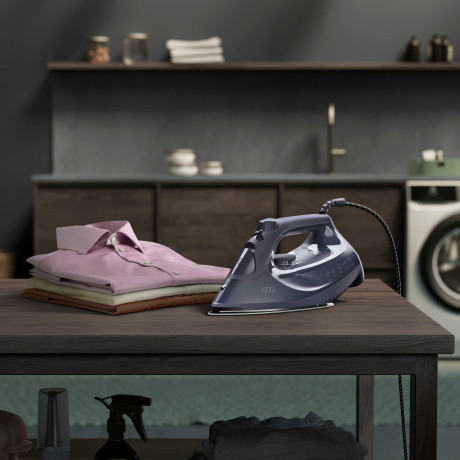 AEG AEG Dampfbugeleisen SI6-1-4MN, 2500 W, Anti-KalkSystem, Restwarmeanzeige, 200 g Dampfstoss  Паровой утюг AEG СИ6-1-4МН, 2500 Вт, система защиты от накипи, индикатор остаточного тепла, паровой удар 200 г.