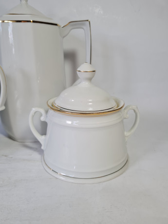 Набор посуды для чая винтажный Mitterteich Bavaria, белый фарфор с золотой каймой: чайник 22 x 23 см, молочник 12,5 x 13 см, сахарница 14,5 x 13 см, Германия, 1960-70гг.