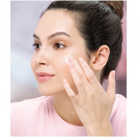 Nivea Rosenwasser & Hyaluron Gel-Tagespflege  Дневной уход с розовой водой и гиалуроновым гелем