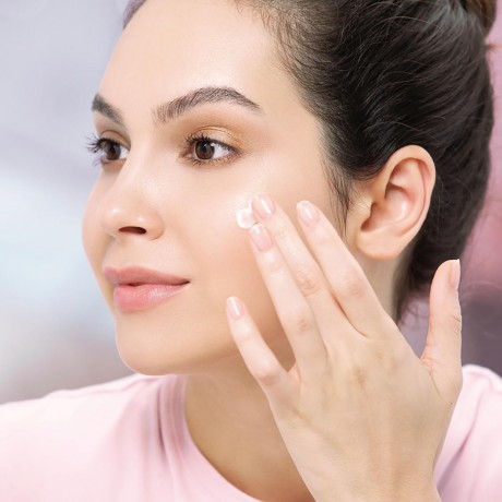 Nivea Rosenwasser & Hyaluron Gel-Tagespflege  Дневной уход с розовой водой и гиалуроновым гелем