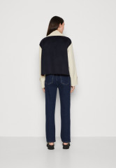 Tommy Hilfiger COLORBLOCK PEACOAT Summer jacket classic beige/desert sky/rouge COLORBLOCK PEACOAT Летняя куртка классический бежевый/пустынное небо/румяна