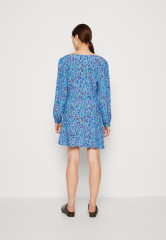 Tommy Hilfiger FLORAL SHORT DRESS Day dress coastal ditsy/hydrengea КОРОТКОЕ ПЛАТЬЕ С ЦВЕТОЧКАМИ Повседневное платье прибрежная диция/гортензия