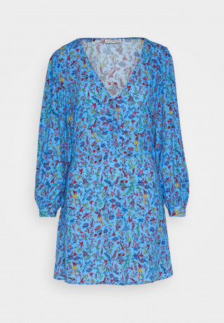 Tommy Hilfiger FLORAL SHORT DRESS Day dress coastal ditsy/hydrengea КОРОТКОЕ ПЛАТЬЕ С ЦВЕТОЧКАМИ Повседневное платье прибрежная диция/гортензия