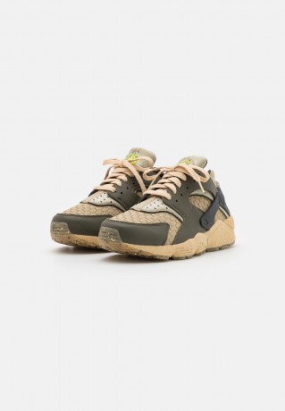 Nike Sportswear AIR HUARACHE CRATER PRM UNISEX Sneaker low cargo khaki/limestone/sesame/black AIR HUARACHE CRATER PRM UNISEX Низкие кроссовки женские карго хаки/известняк/кунжут/черный