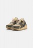Nike Sportswear AIR HUARACHE CRATER PRM UNISEX Sneaker low cargo khaki/limestone/sesame/black AIR HUARACHE CRATER PRM UNISEX Низкие кроссовки женские карго хаки/известняк/кунжут/черный