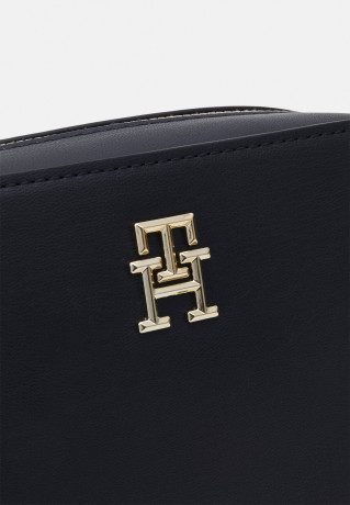 Tommy Hilfiger FEMININE CROSSOVER Across body bag space blue FEMININE CROSSOVER Сумка через плечо космический синий
