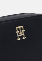 Tommy Hilfiger FEMININE CROSSOVER Across body bag space blue FEMININE CROSSOVER Сумка через плечо космический синий