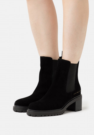 Tommy Hilfiger OUTDOOR CHELSEA MID HEEL BOOT Classic ankle boots black OUTDOOR CHELSEA MID HEEL BOOT Классические ботильоны черный