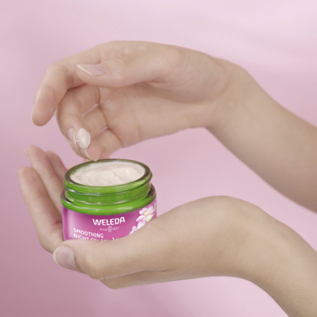 WELEDA Glaettende Nachtpflege, 40 ml, Разглаживающий ночной крем с органической дикой розой и белым чаем, 40 мл