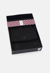 Tommy Hilfiger ESSENTIAL SCARF AND BEANIE SET UNISEX Beanie black ESSENTIAL КОМПЛЕКТ ШАРФ И ШАПКА УНИСЕКС Шапочка черный
