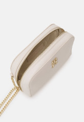 Tommy Hilfiger FEMININE CROSSOVER Across body bag sugarcane FEMININE CROSSOVER Сумка через плечо сахарный тростник