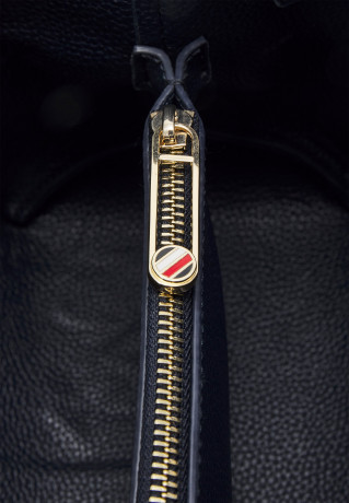 Tommy Hilfiger EMBLEM SMALL SATCHEL Handbag blackwatch МАЛЕНЬКАЯ СУМКА С ЭМБЛЕМОЙ Сумочка черные часы