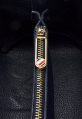 Tommy Hilfiger EMBLEM SMALL SATCHEL Handbag blackwatch МАЛЕНЬКАЯ СУМКА С ЭМБЛЕМОЙ Сумочка черные часы