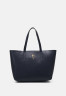 Tommy Hilfiger CHAIN TOTE Tote bag desert sky CHAIN ????TOTE Сумка-тоут небо пустыни