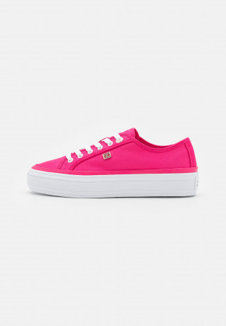 Tommy Hilfiger ESSENTIAL VULC Trainers bright cerise pink ESSENTIAL VULC Кроссовки ярко-вишнево-розовый