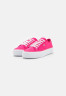 Tommy Hilfiger ESSENTIAL VULC Trainers bright cerise pink ESSENTIAL VULC Кроссовки ярко-вишнево-розовый