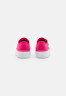 Tommy Hilfiger ESSENTIAL VULC Trainers bright cerise pink ESSENTIAL VULC Кроссовки ярко-вишнево-розовый