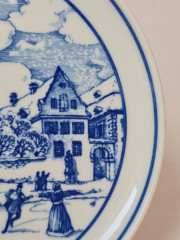 Тарелка декоративная винтажная Hutschenreuther, белый фарфор с бело-голубым рисунком Эльцер Хоф, 20 x 2,5 см, Германия, 1960-70гг.