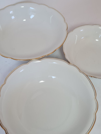Набор глубоких тарелок винтаж Seltmann Weiden Bavaria, белый фарфор с позолоченным краем, 3 штуки х 23 x 7 см , 20,5 x 6,5 см, 19 x 5,5 см, Германия, 1960-70гг.