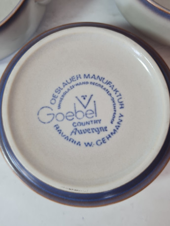 Набор посуды винтажной Goebel, Auvergne Bavaria, бело-синий фарфор, горшочки 4 шт x 20 x 19 см, 1 шт х  17 x 6 см, соусник 18,5 x 9 см, Германия, 1960-70гг.