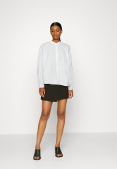 Tommy Hilfiger CO SOLID RAGLAN Button-down blouse optic white CO SOLID RAGLAN Блузка на пуговицах оптический белый