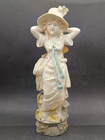 Статуэтка винтажная большая "Вальяжная девушка в шляпе", фарфор, большая, 26 х 9 см, Германия, 1970-80гг.