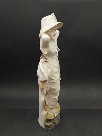 Статуэтка винтажная большая "Вальяжная девушка в шляпе", фарфор, большая, 26 х 9 см, Германия, 1970-80гг.