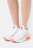 Nike Sportswear AIR MAX 2090 Sneaker low white/crimson tint/bright mango AIR MAX 2090 Низкие кроссовки женские белый/малиновый оттенок/яркое манго