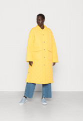 Tommy Hilfiger QUILTED SORONA LONG SHACKET Classic coat sunny yellow QUILTED SORONA LONG SHACKET Классическое пальто солнечно-желтый