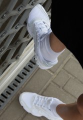 Nike Sportswear ZOOM AIR FIRE Sneaker low photon dust/white/summit white ZOOM AIR FIRE кроссовки женские низкие фотонная пыль/белый/вершинный белый