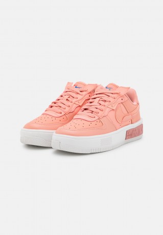 Nike Sportswear W AIR FORCE 1 FONTANKA Sneaker low light madder root/summit white/rust pink W AIR FORCE 1 FONTANKA кроссовки женские низкие светлый корень марены/вершина белая/ржаво-розовая