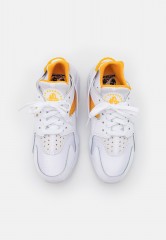 Nike Sportswear W AIR HUARACHE ESS SNKR Sneaker low white/university gold W AIR HUARACHE ESS SNKR Низкие кроссовки женские белый/университетское золото