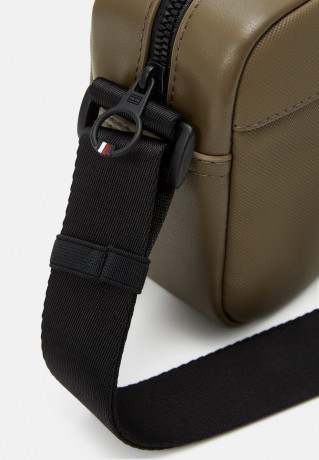 Tommy Hilfiger REPORTER UNISEX Across body bag faded military REPORTER UNISEX Сумка через плечо выцветший военный