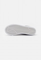 Nike Sportswear BLAZER MID #x27;77 UNISEX Sneaker high black/white/total orange BLAZER MID #x27;77 UNISEX — Высокие кроссовки женские черный/белый/полный оранжевый