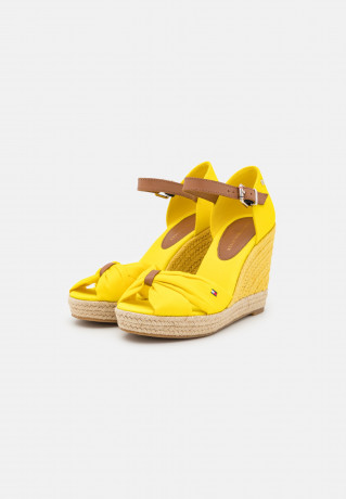 Tommy Hilfiger BASIC OPEN TOE WEDGE Platform sandals vivid yellow BASIC OPEN TOE WEDGE Босоножки на платформе ярко-желтый