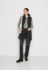 Tommy Hilfiger PADDED GLOBAL LONG VEST Waistcoat black PADDED GLOBAL LONG VEST Жилет черный