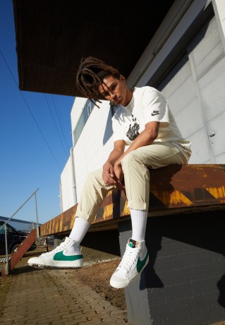 Nike Sportswear BLAZER MID #x27;77 JUMBO UNISEX Sneaker high summit white/malachite/blackened blue BLAZER MID #x27;77 JUMBO UNISEX — Высокие кроссовки женские вершина белый/малахит/черненый синий