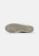 Nike Sportswear BLAZER MID #x27;77 JUMBO UNISEX Sneaker high summit white/malachite/blackened blue BLAZER MID #x27;77 JUMBO UNISEX — Высокие кроссовки женские вершина белый/малахит/черненый синий