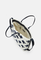 Tommy Hilfiger ICONIC TEDDY Tote bag white allover ICONIC TEDDY Сумка-тоут белый на всем протяжении