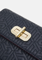 Tommy Hilfiger TURNLOCK PETIT CROSSOVER MONO Across body bag desert sky TURNLOCK PETIT CROSSOVER MONO Сумка через плечо небо пустыни